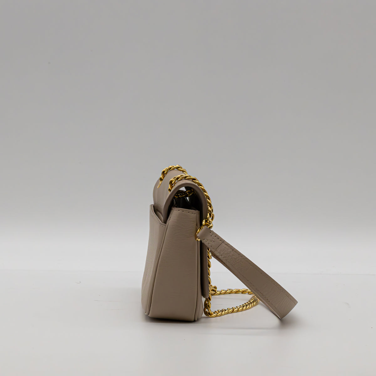 Louis Vuitton Lock Me Chain Bag East West Leather M22304 Leder Greige