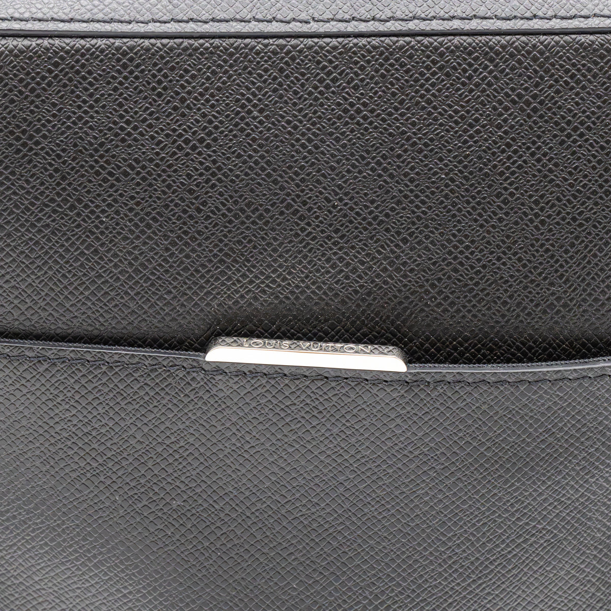 Louis Vuitton Pochette Anton Taiga Leder Ardoise Umhängetasche Schwarz
