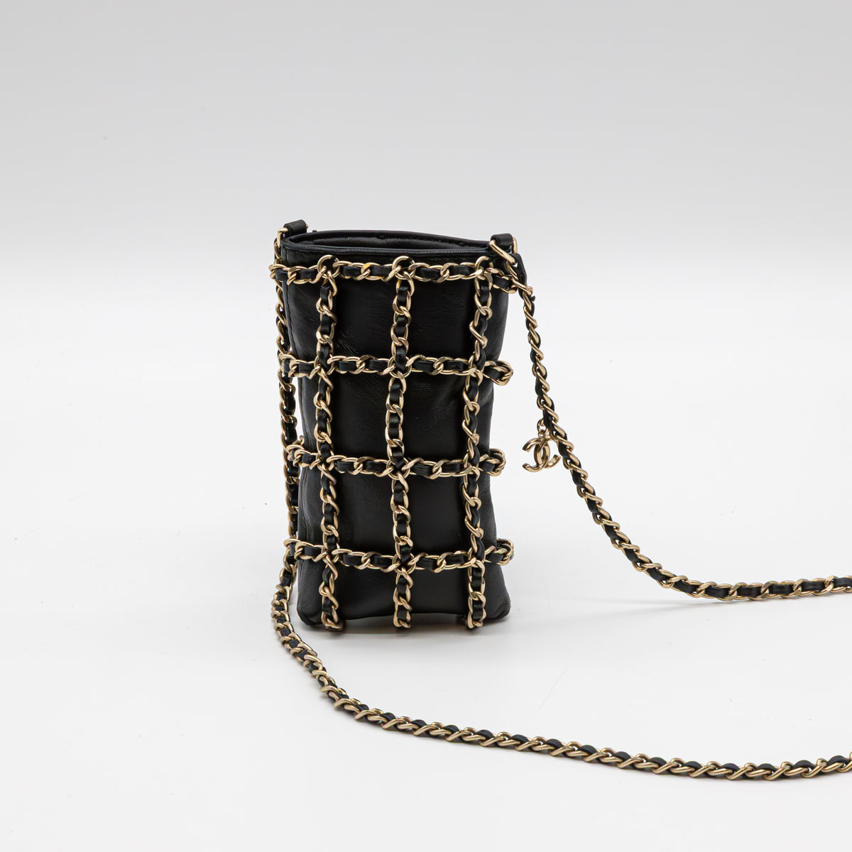 Chanel Tech Me Out Chain Cage Phone Holder Schwarz Leder Gold
