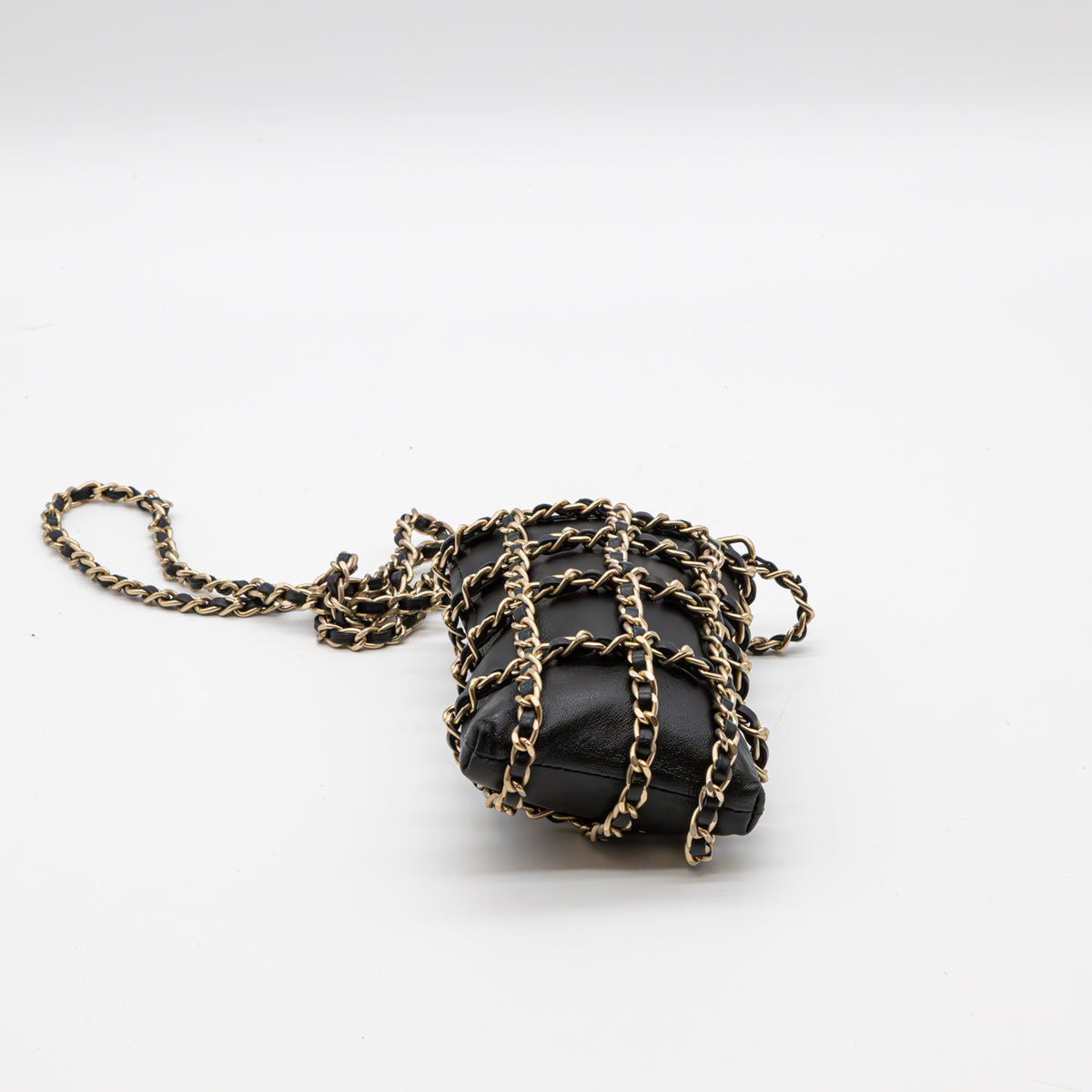 Chanel Tech Me Out Chain Cage Phone Holder Schwarz Leder Gold