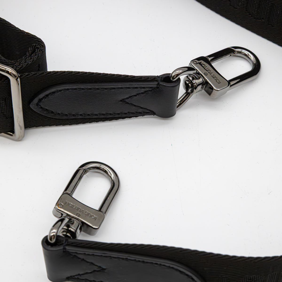 Louis Vuitton Trio Messenger Monogram Eclipse Canvas Umhängetasche Schwarz M69443