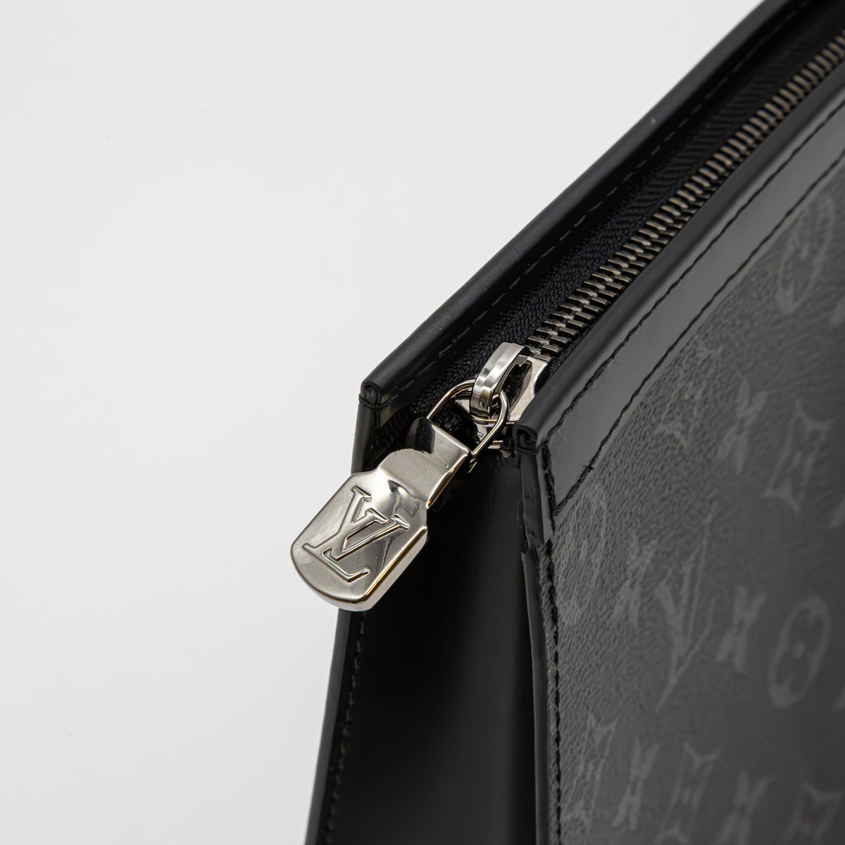 Louis Vuitton Pochette Voyage MM Monogram Eclipse M61692 Clutch Schwarz Grau