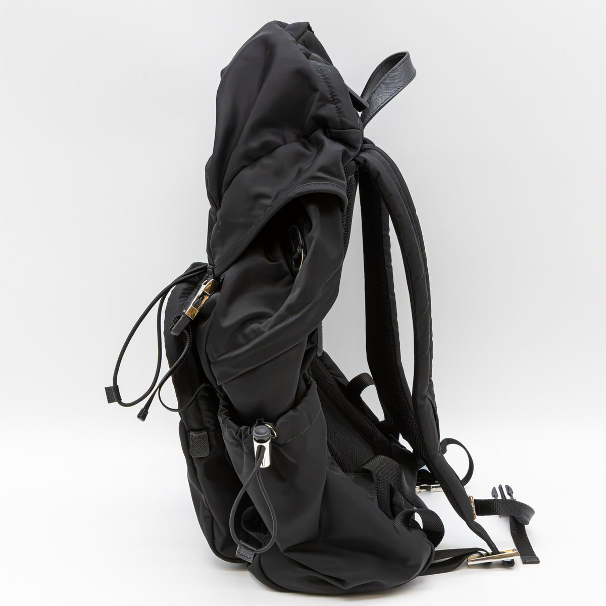 Prada Rucksack aus Re-Nylon und Saffiano-Leder Schwarz Backpack 2VZ090
