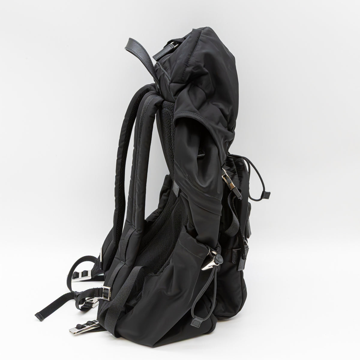 Prada Rucksack aus Re-Nylon und Saffiano-Leder Schwarz Backpack 2VZ090