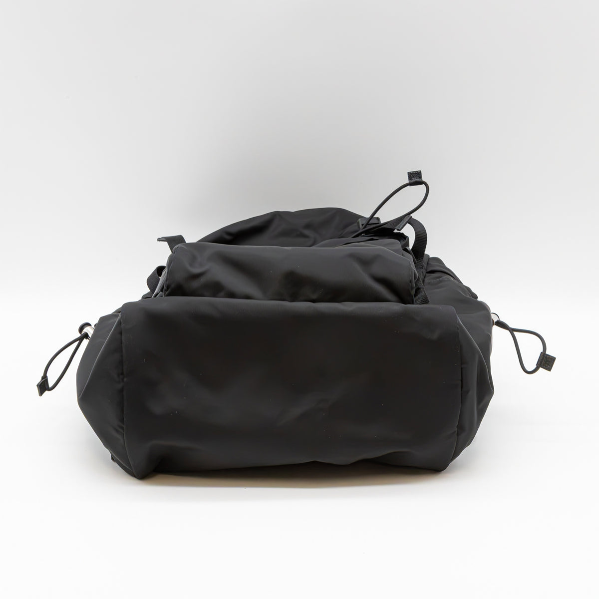 Prada Rucksack aus Re-Nylon und Saffiano-Leder Schwarz Backpack 2VZ090