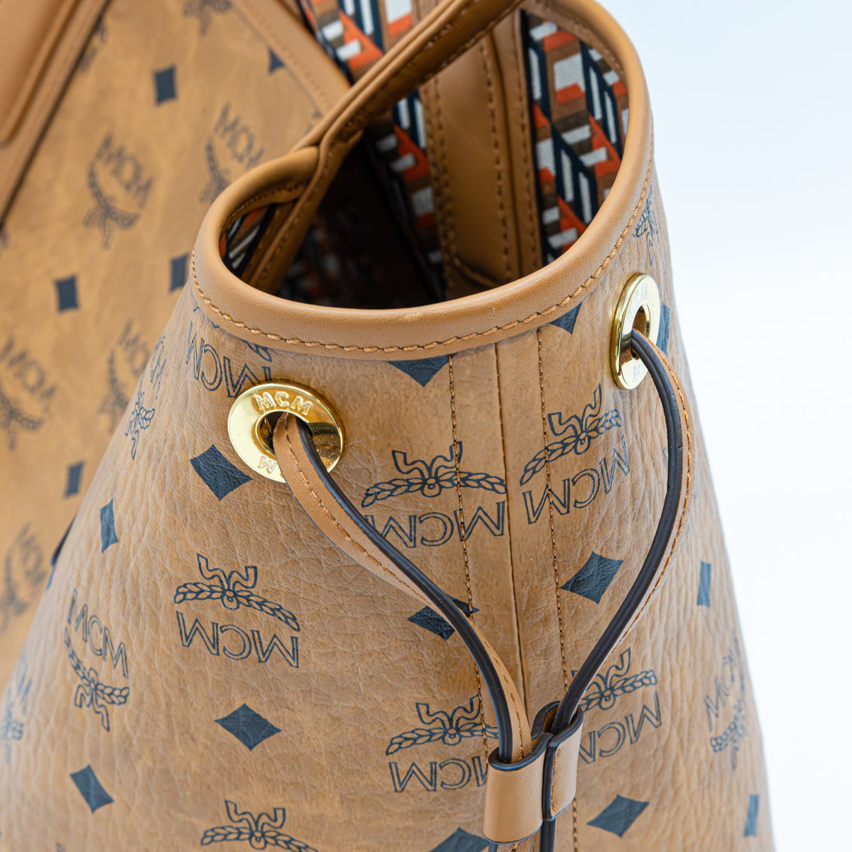 MCM Liz Wendeshopper Medium Visetos Cognac Shopper Tote Bag mit Pochette AVS19004