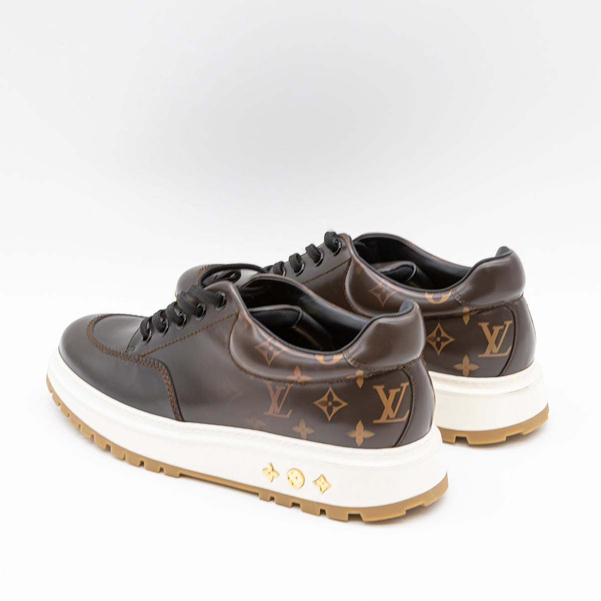 Louis Vuitton x NBA Abbesses Derby Sneaker aus Lack-Monogramm-Leder UK11