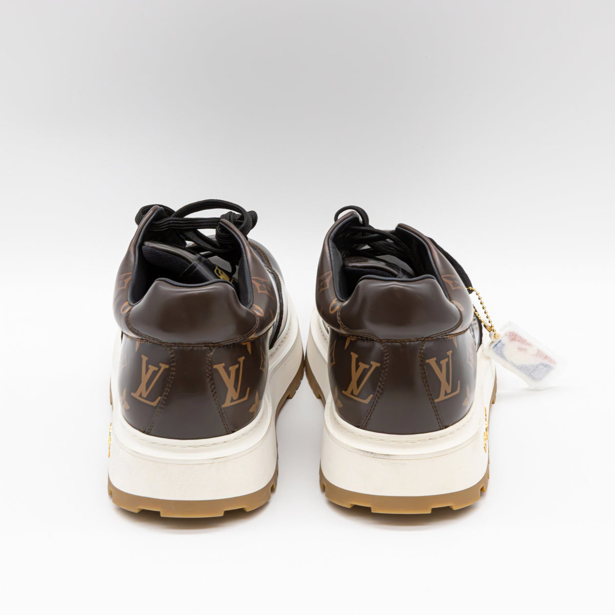 Louis Vuitton x NBA Abbesses Derby Sneaker aus Lack-Monogramm-Leder UK11
