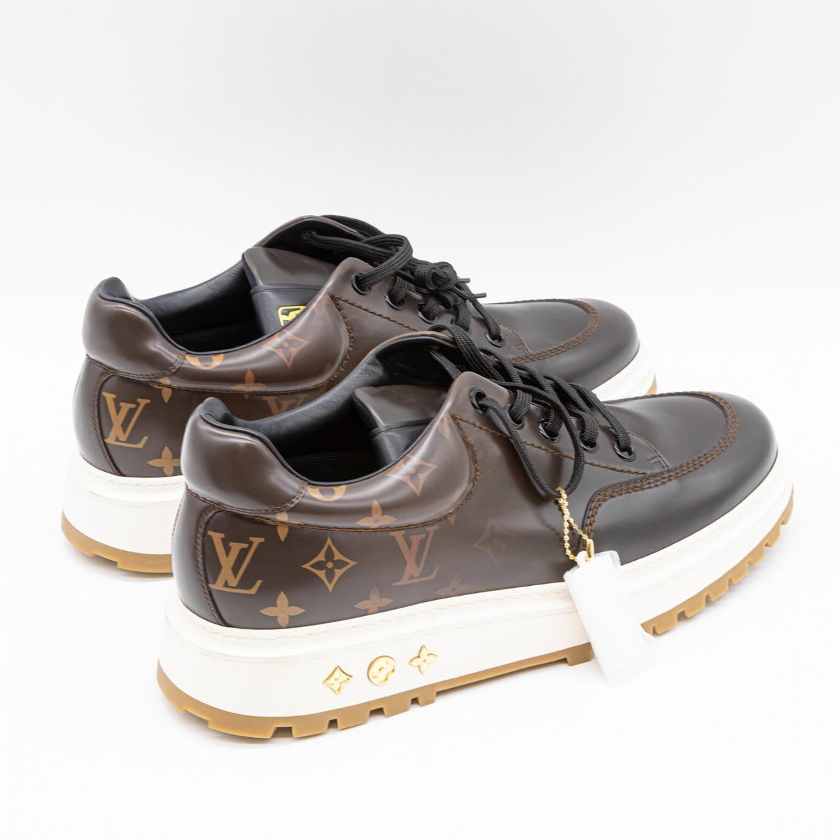 Louis Vuitton x NBA Abbesses Derby Sneaker aus Lack-Monogramm-Leder UK11