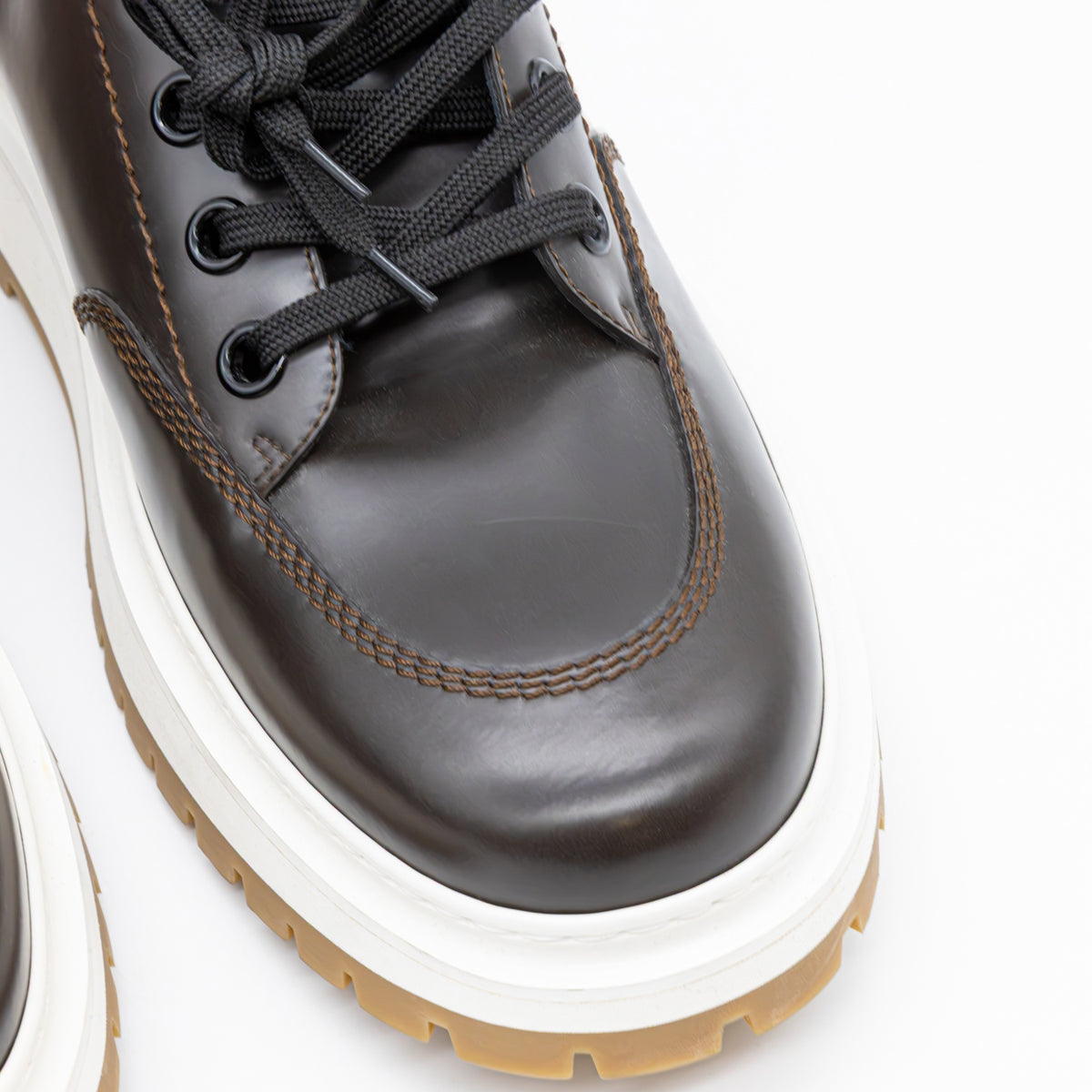 Louis Vuitton x NBA Abbesses Derby Sneaker aus Lack-Monogramm-Leder UK11