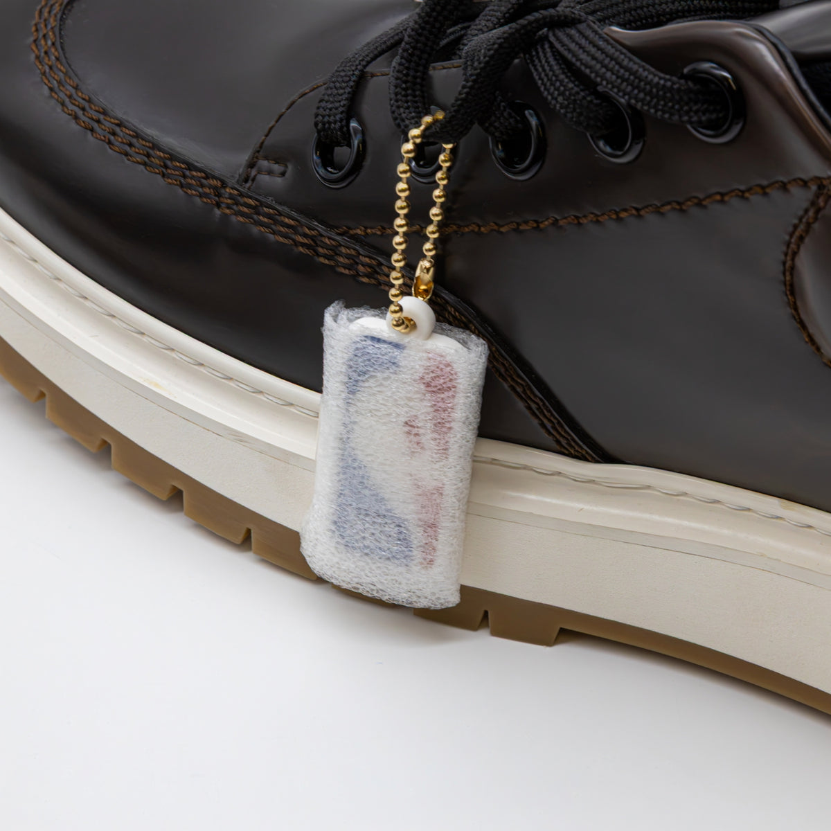 Louis Vuitton x NBA Abbesses Derby Sneaker aus Lack-Monogramm-Leder UK11