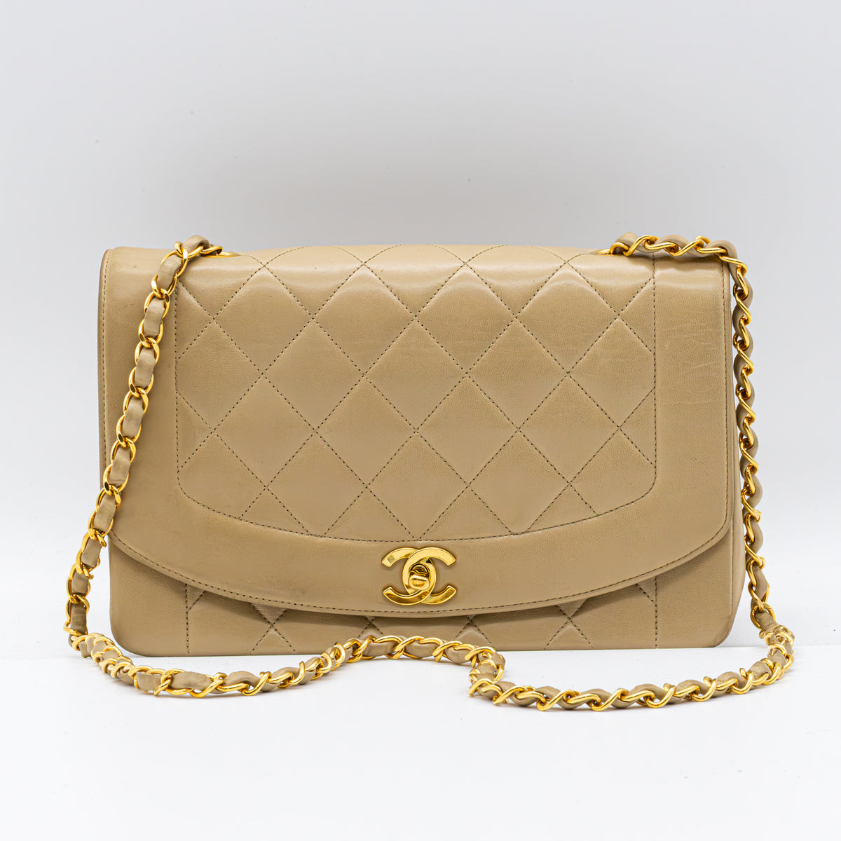 Chanel Diana Flap Bag Beige Vintage Lammleder gesteppt Schultertasche Gold