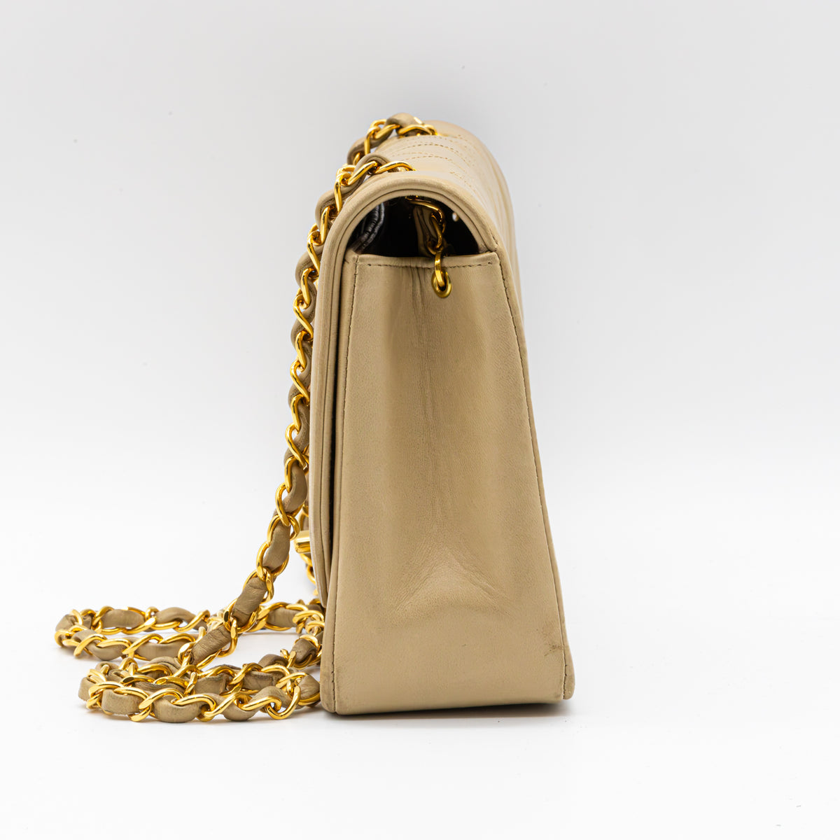 Chanel Diana Flap Bag Beige Vintage Lammleder gesteppt Schultertasche Gold