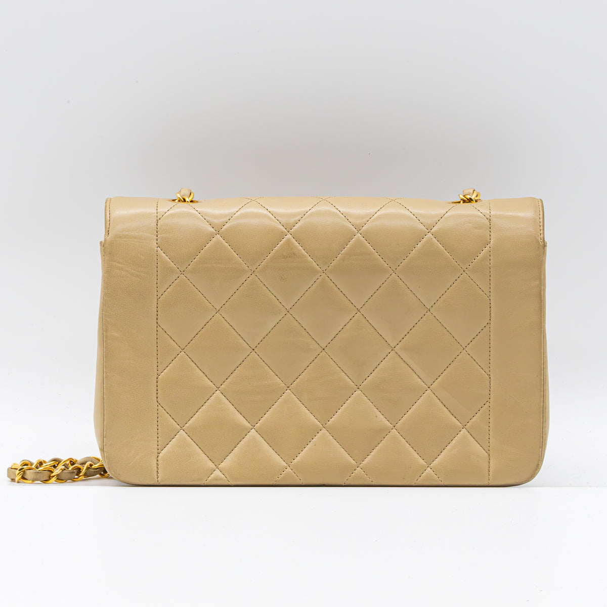 Chanel Diana Flap Bag Beige Vintage Lammleder gesteppt Schultertasche Gold