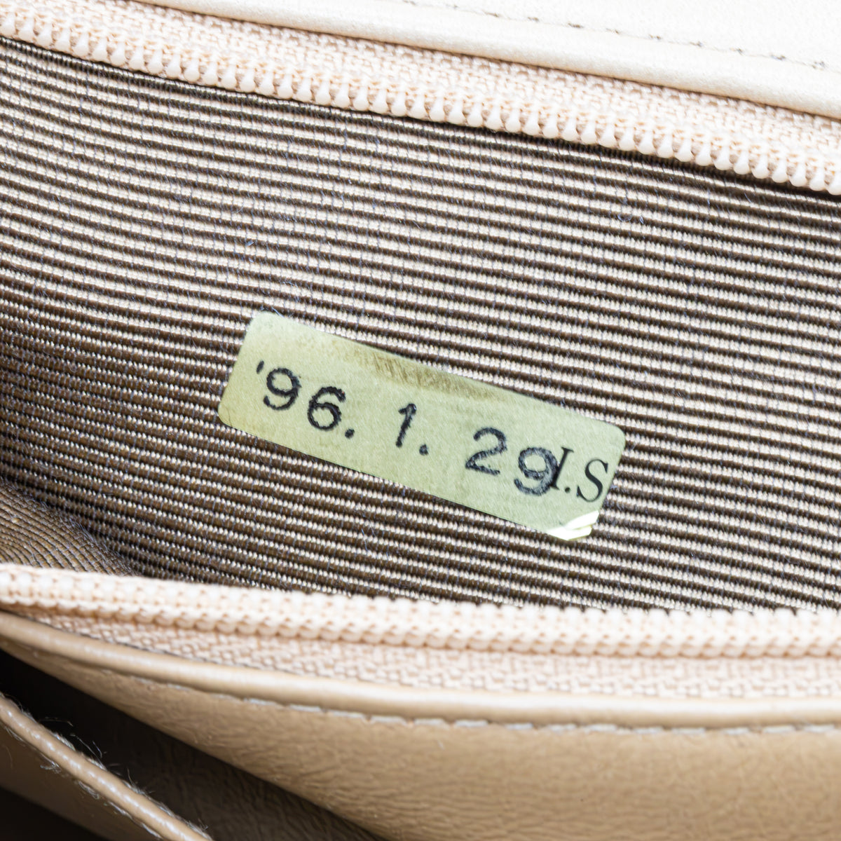 Chanel Diana Flap Bag Beige Vintage Lammleder gesteppt Schultertasche Gold