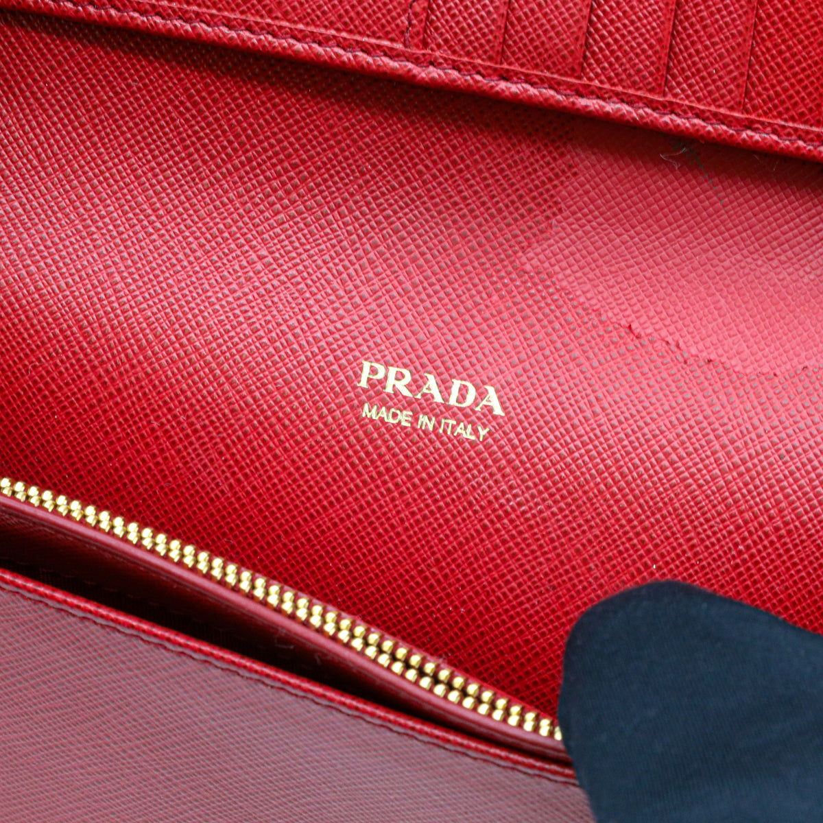 Prada Saffiano Leder Mini Bandoliera Rot Umhängetasche Crossbody Clutch Goldkette