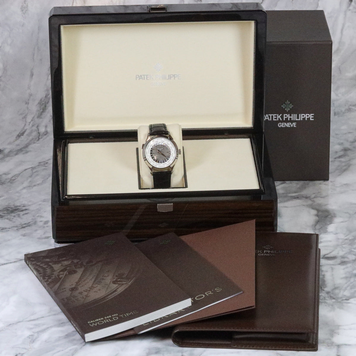 Patek Philippe World Time Weißgold 38mm 5230G-014