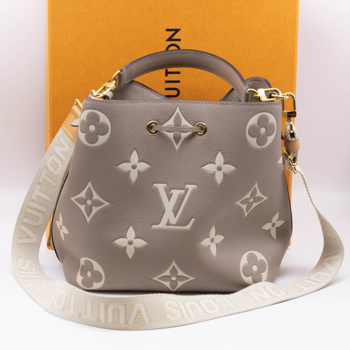 Louis Vuitton NeoNoe MM Monogram Empreinte Bicolor Leder M45555