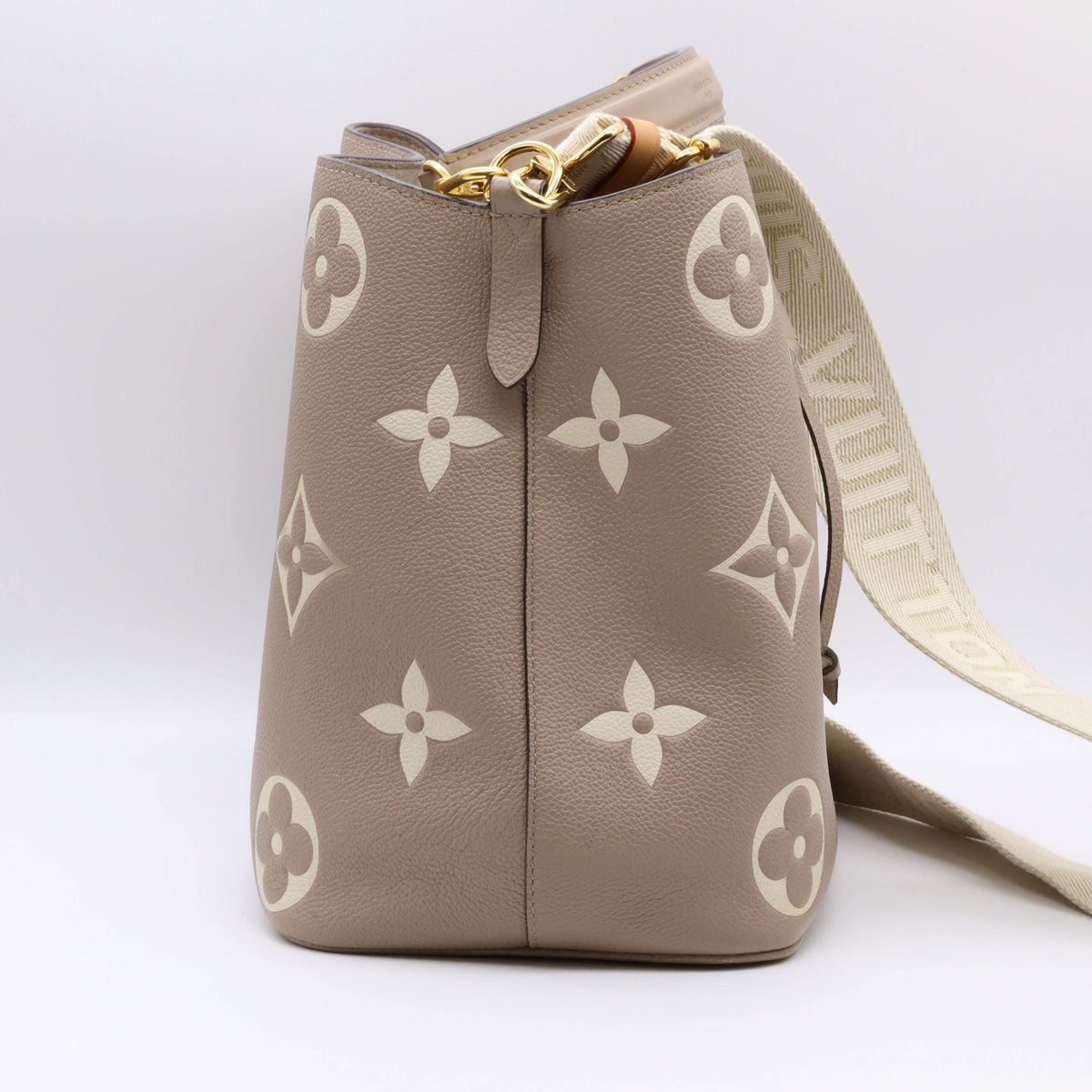 Louis Vuitton NeoNoe MM Monogram Empreinte Bicolor Leder M45555