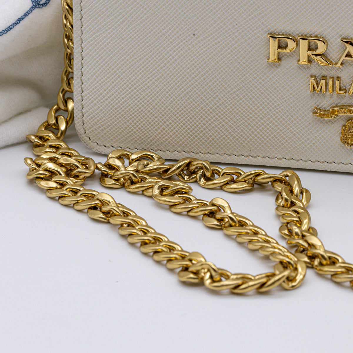 Prada Saffiano Leder Umhängetasche Weiß Gold Chain Crossbody