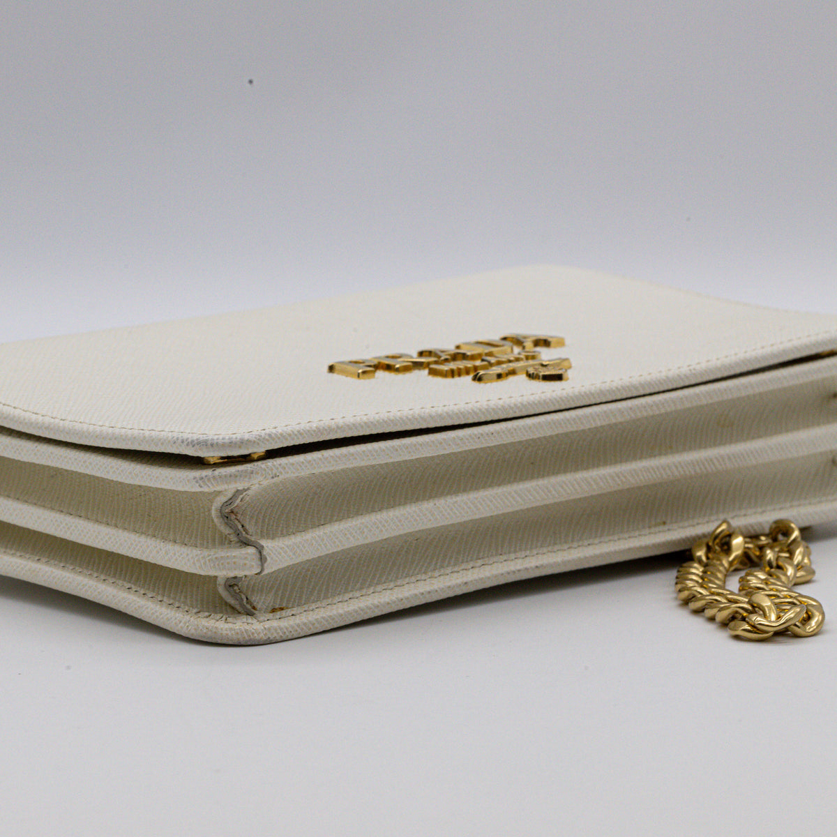 Prada Saffiano Leder Umhängetasche Weiß Gold Chain Crossbody