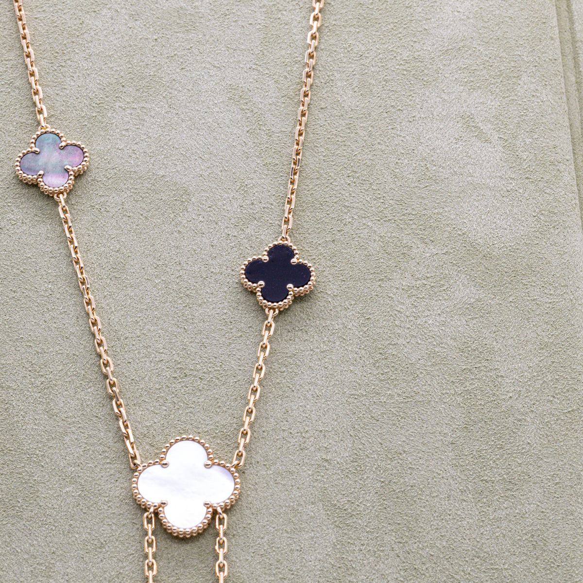 Van Cleef & Arpels Collier Magic Alhambra Halskette 6 Motive 18K Onyx Perlmutt