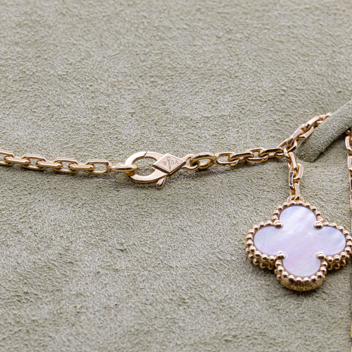 Van Cleef & Arpels Collier Magic Alhambra Halskette 6 Motive 18K Onyx Perlmutt