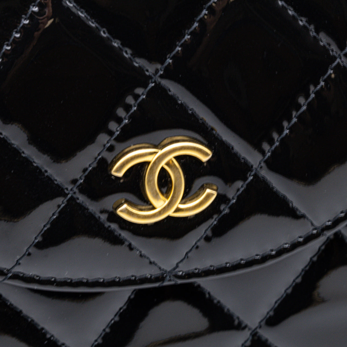 Chanel Chain Around Hoop Top Handle Bag Schwarz Lack Leder Tasche Patent Quilted