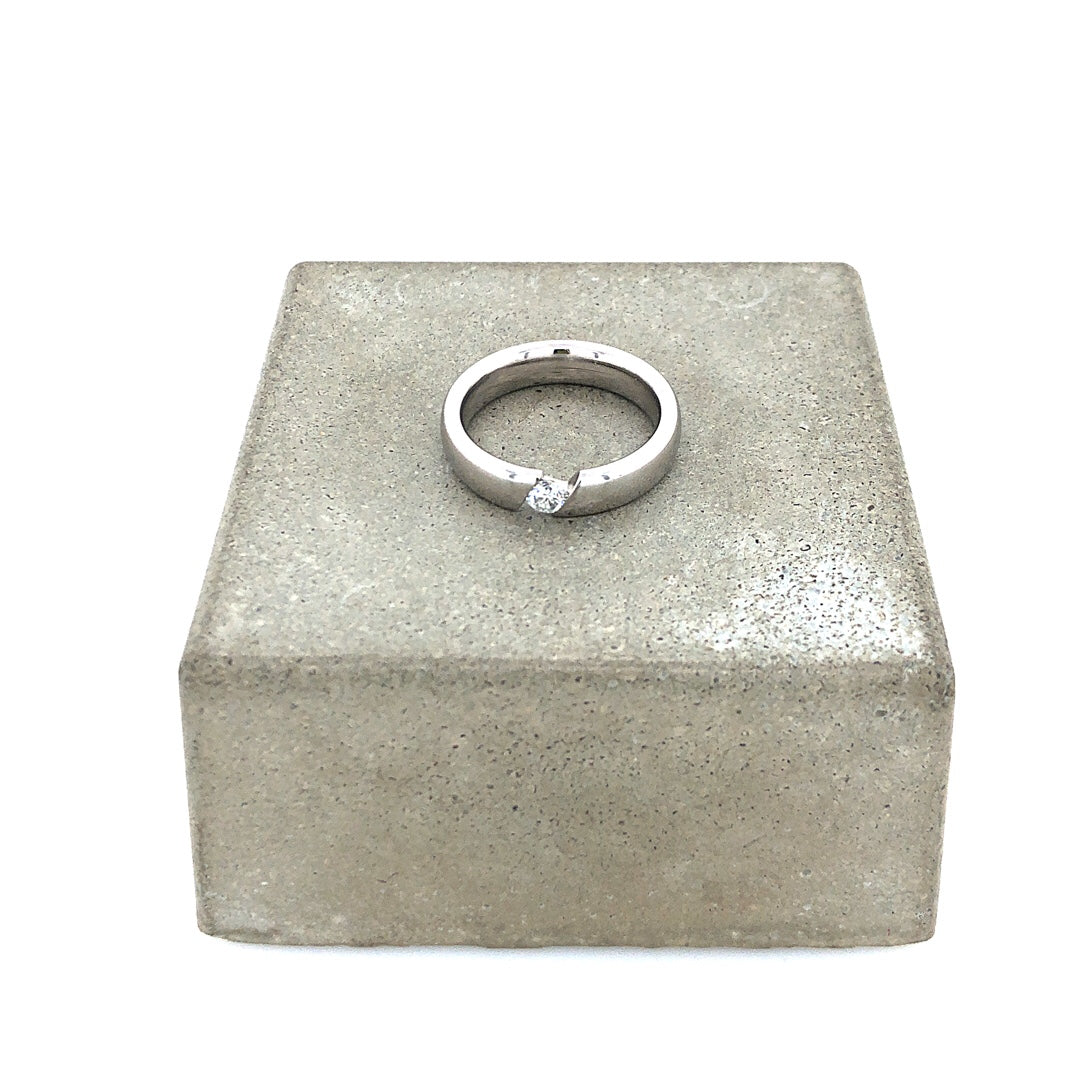 Platin Ring mit Brillant