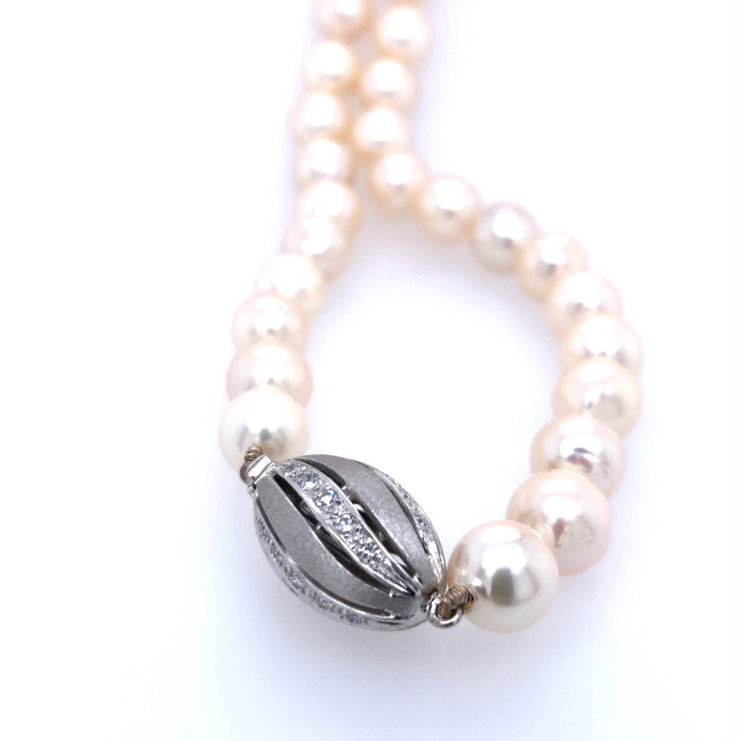 Perlenkette mit Weißgoldverschluss 585 & Diamanten