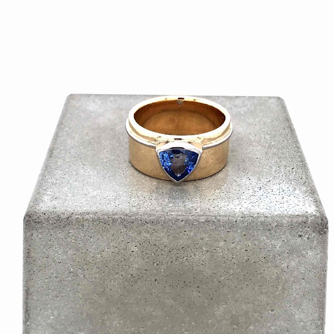 antiker-echtschmuck-antike-ringe-Ring Bicolor Gold 750 mit grossem Safir-10675-Prejou