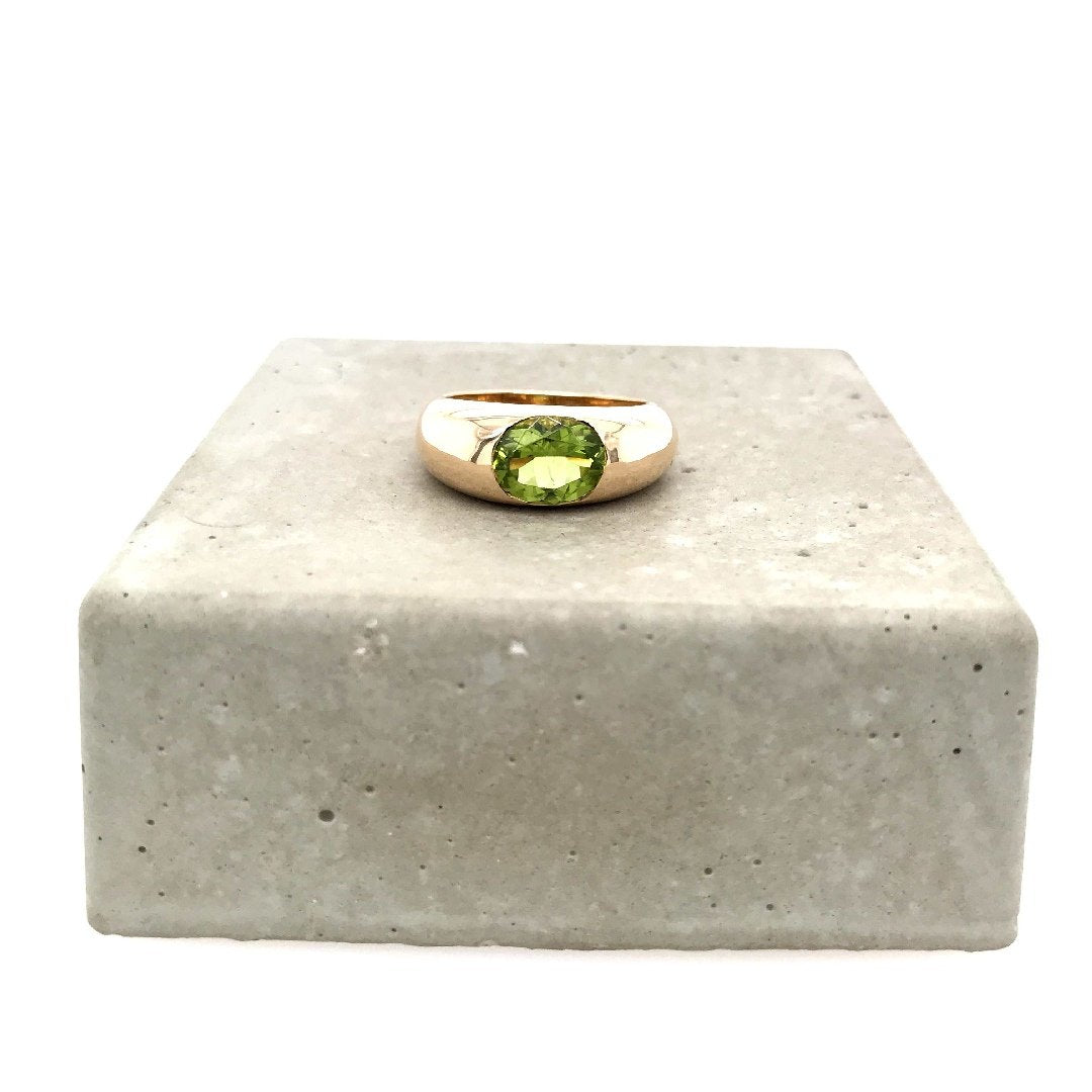antiker-echtschmuck-antike-ringe-Ring Gelbgold 333 mit Peridot-10495-Prejou