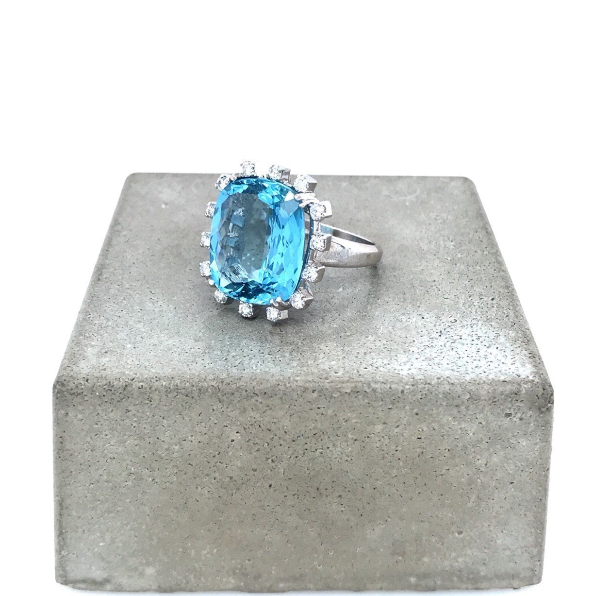 antiker-echtschmuck-antike-ringe-Ring Weissgold 750 mit grossem Topas & Brillanten-10348-Prejou