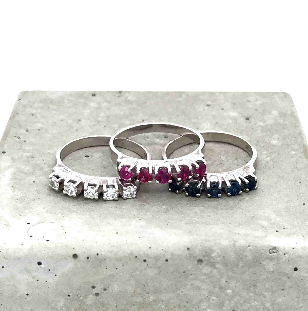 antiker-echtschmuck-antike-ringe-Set aus 3 Ringen Weissgold 750 mit Safiren, Rubinen & Brillanten-10596-Prejou