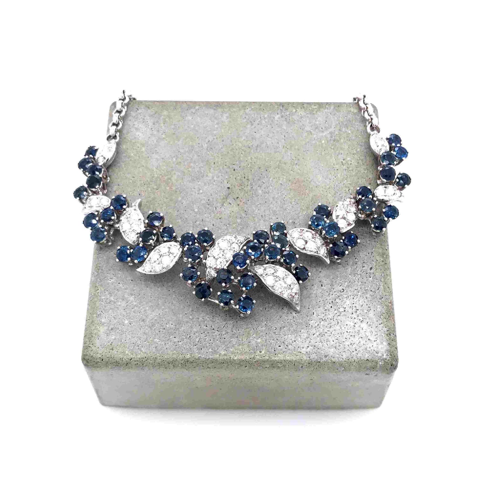 gebrauchte-kette-Exklusives Collier Weissgold 750 mit Safiren & Brillanten-10133-Prejou