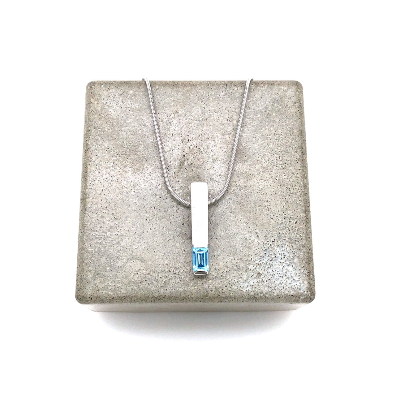 antike-kette-mit-anhaenger-Halskette mit Topas Anhänger Weissgold 585-10476-Prejou