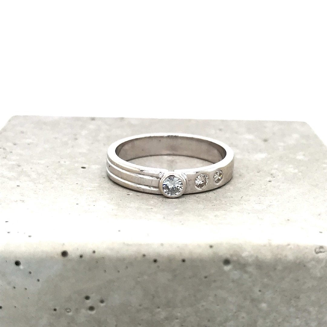 antiker-echtschmuck-antike-ringe-Ring Weissgold 585 mit Brillanten-11093-Prejou