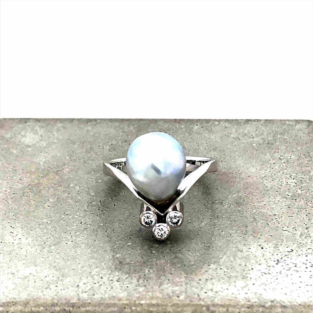 antiker-echtschmuck-antike-ringe-Ring Weissgold 750 mit Perle & Brillanten-10654-Prejou