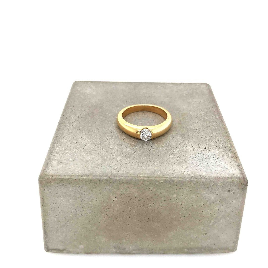 antiker-echtschmuck-antike-ringe-Solitaire Gelbgold 750 mit Brillant-10604-Prejou