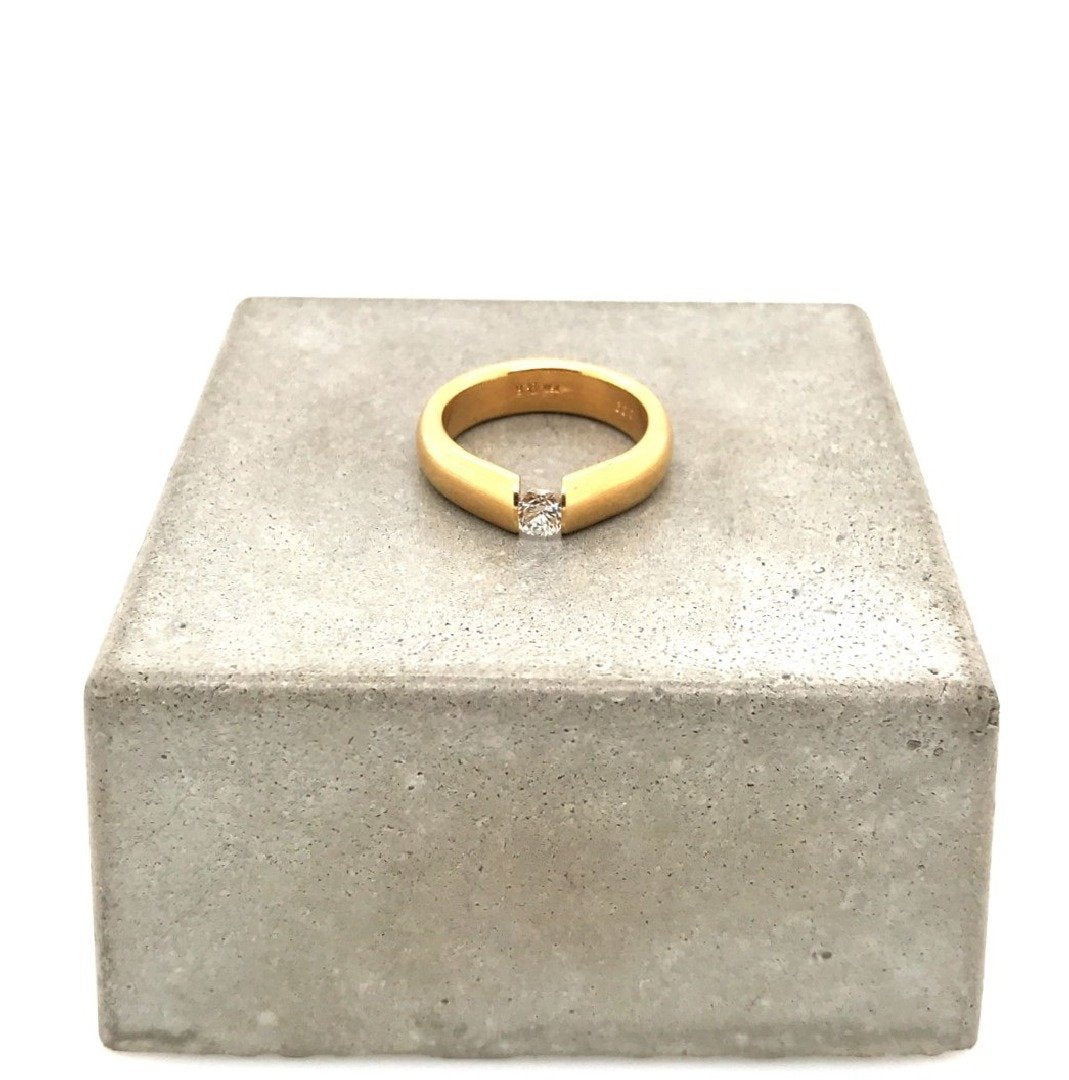 antiker-echtschmuck-antike-ringe-Spannring Gelbgold 750 mit Brillant-10089-Prejou